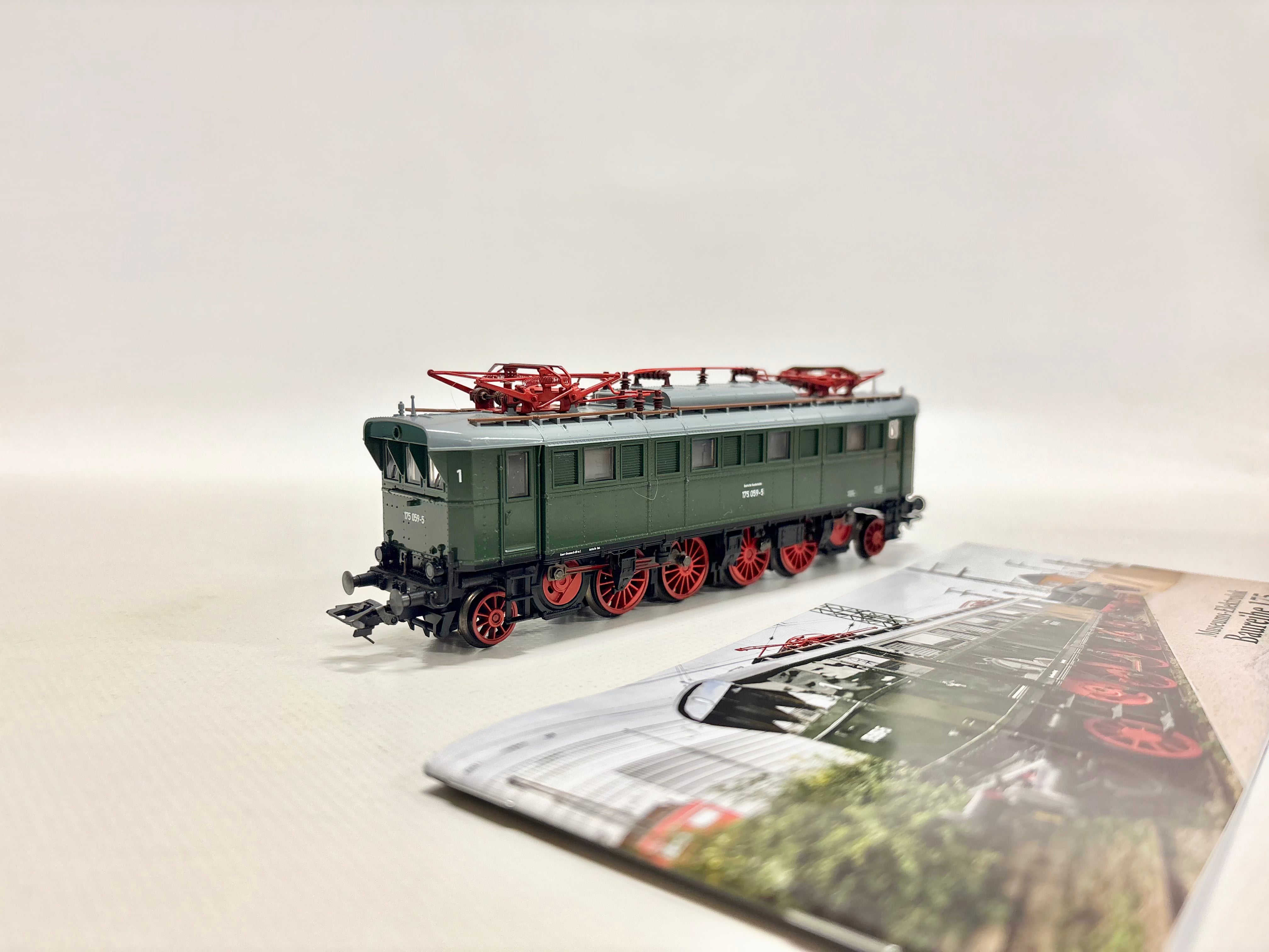 Märklin 37489 Mfx+ Digital & Sound Br 175 059-5 DB AC H0 – secondplay