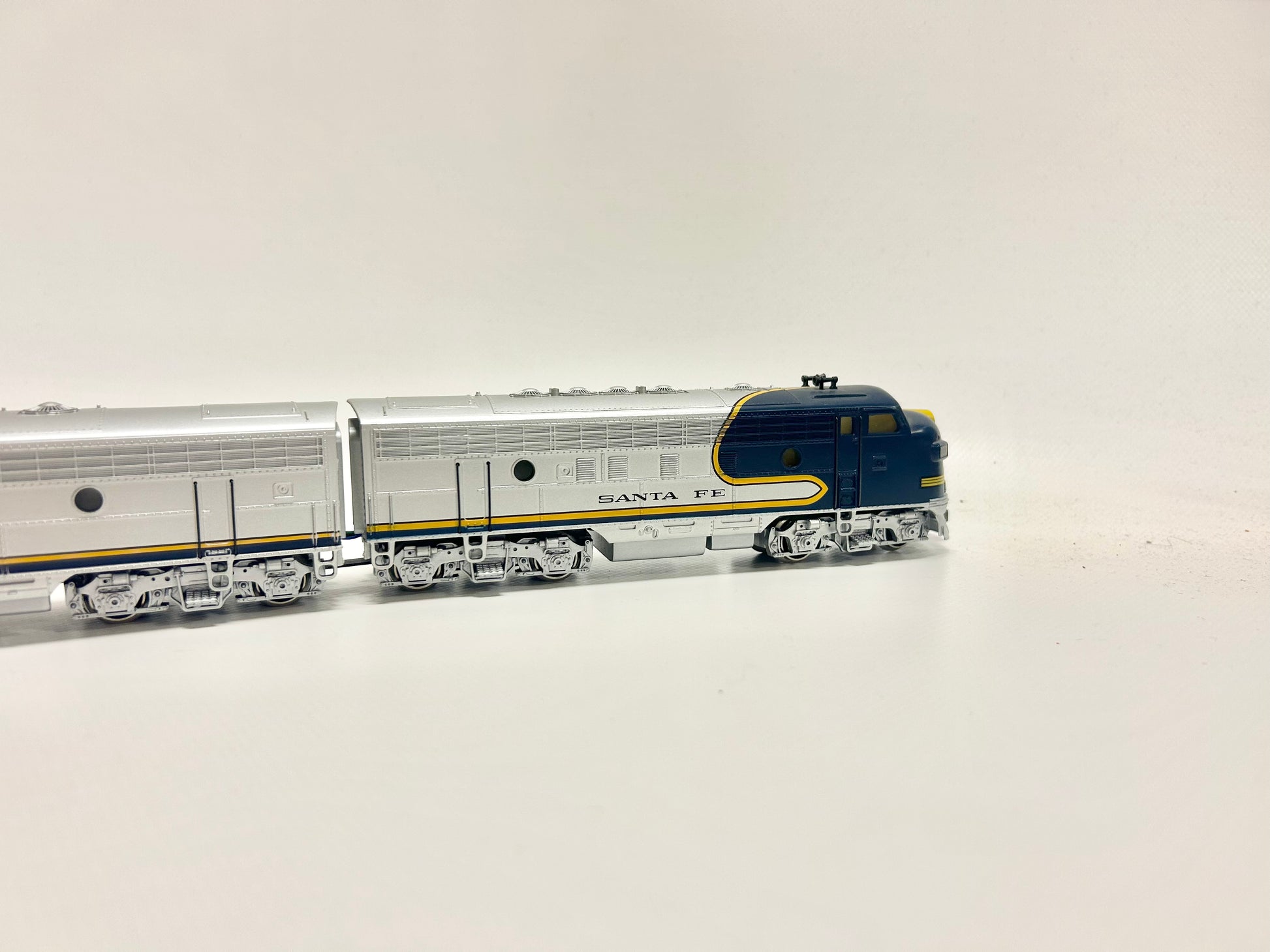 Märklin 3362 Diesel Locomotive EMD F7 Santa Fe USA H0 – secondplay Märklin 3362 Diesel Locomotive EMD F7 Santa Fe USA H0 – secondplay