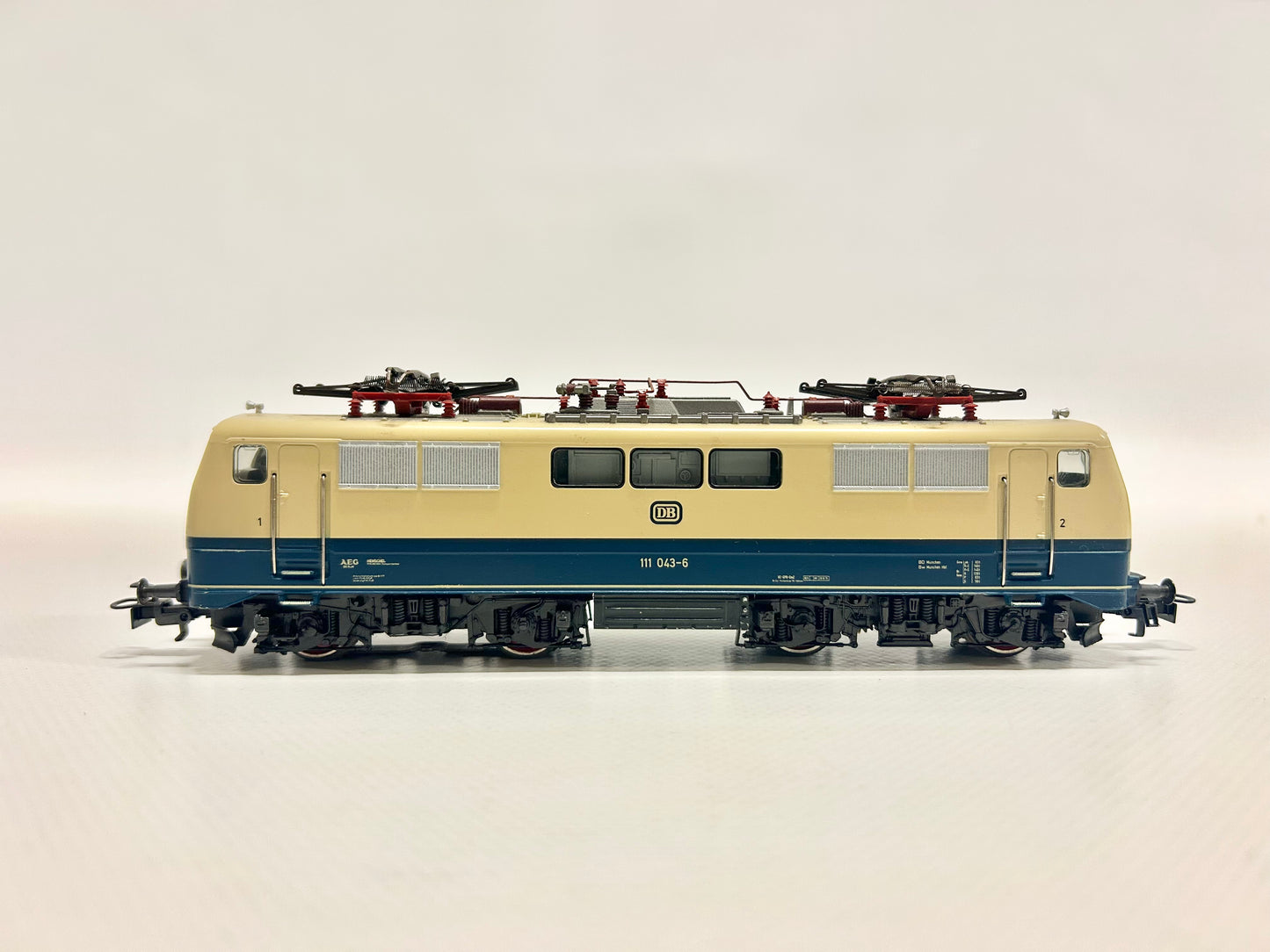Märklin 3042 E-Lok Br 111 043-6 DB AC H0