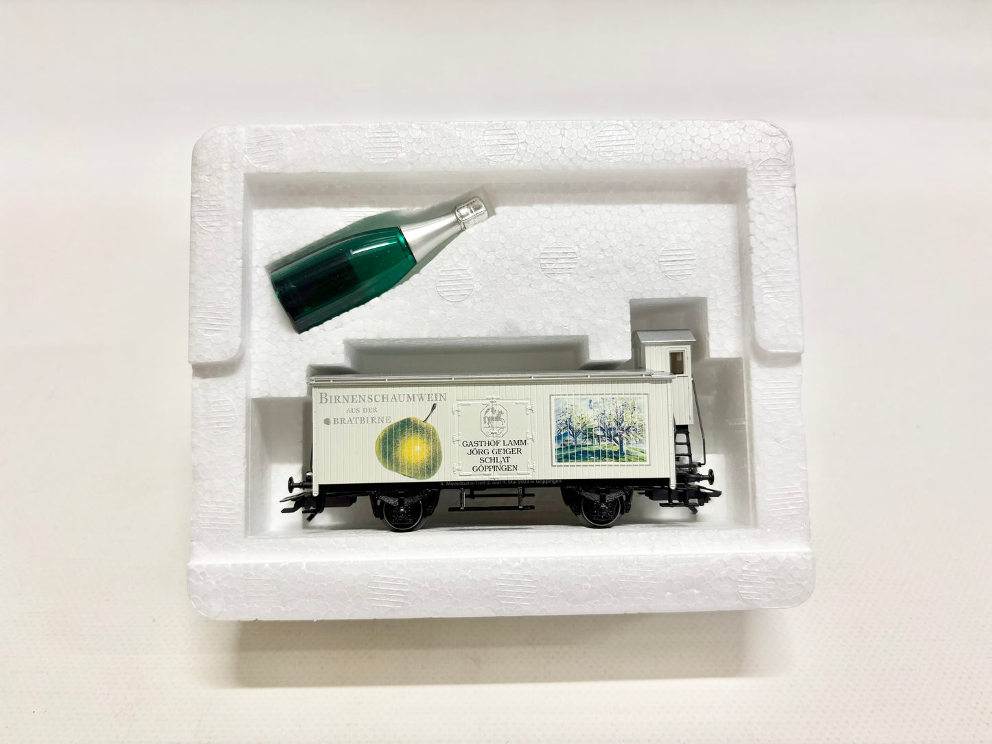 Märklin 48930 Gedeckter Güterwagen mit Bremserhaus Birnenschaumwein AC H0