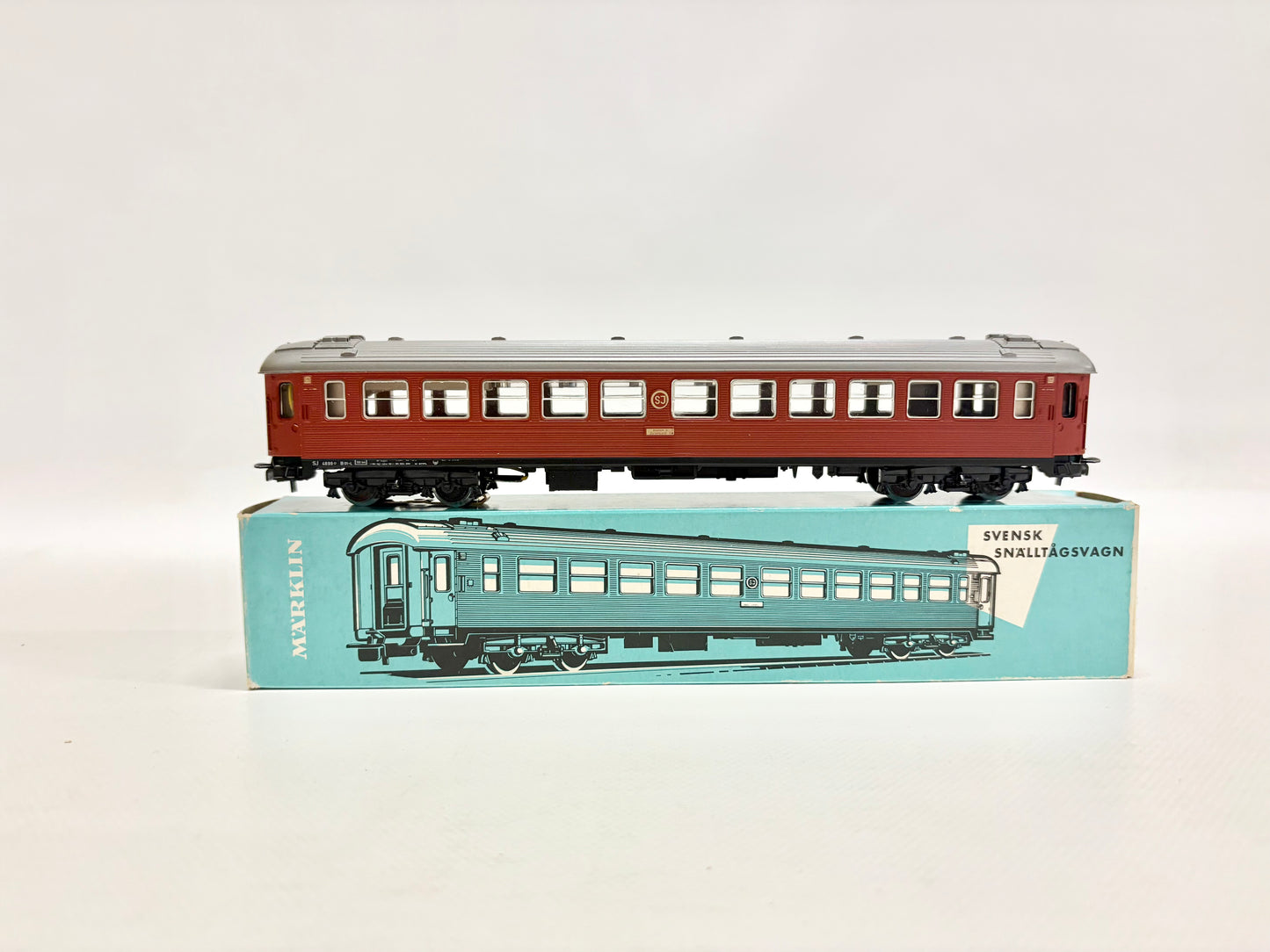 Märklin 4072 Personenwagen Schwedischer Schnellzugwagen mit Innenbeleuchtung SJ AC H0