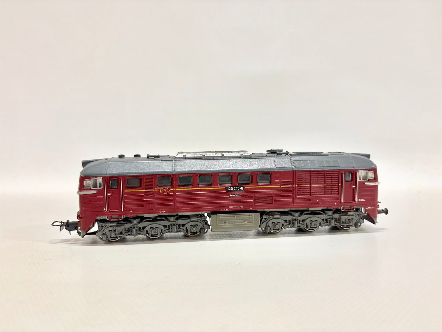 Gützold Diesellok Br 120 245-6 "Taigatrommel" DR DC H0