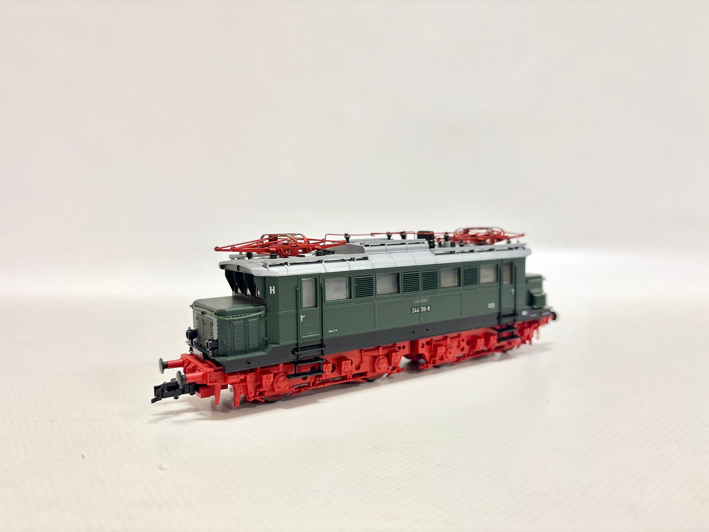 Roco 43377 E-Lok Br 244 136-8 DR DC H0