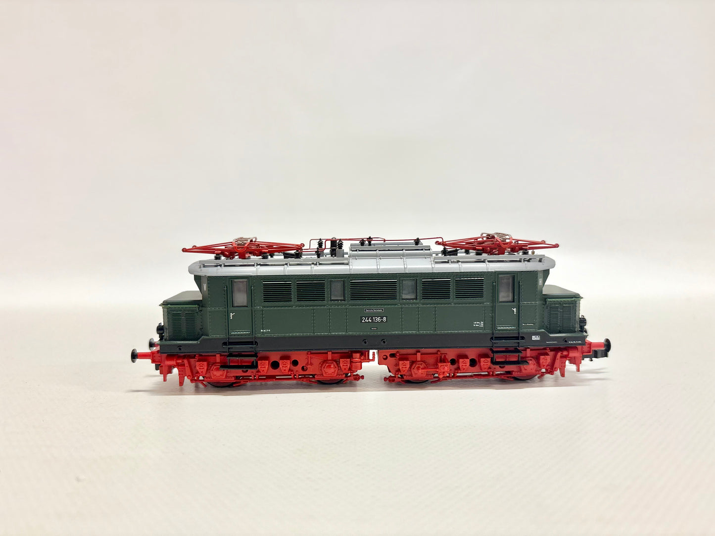 Roco 43377 E-Lok Br 244 136-8 DR DC H0