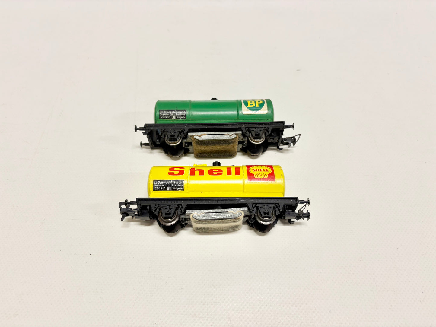 Liliput 2x Schienenreinigungswagen Kesselwagen BP Shell ÖBB H0