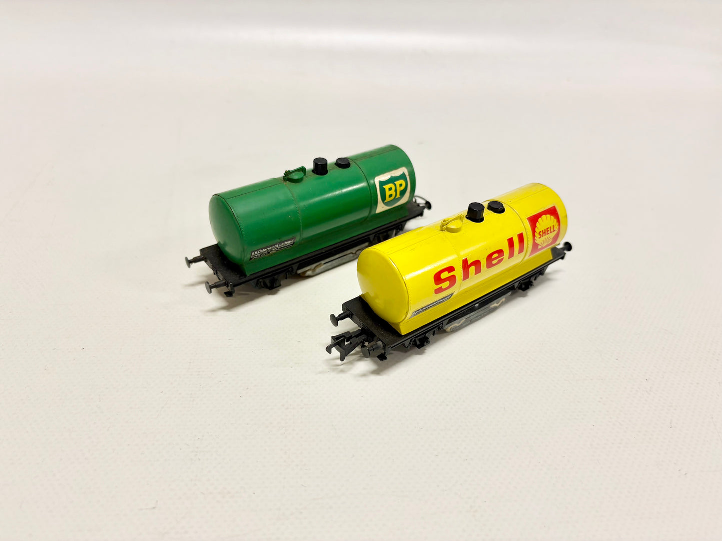 Liliput 2x Schienenreinigungswagen Kesselwagen BP Shell ÖBB H0
