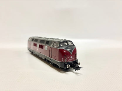 Trix 2456 Diesellok Br 221 137-3 DB DC H0