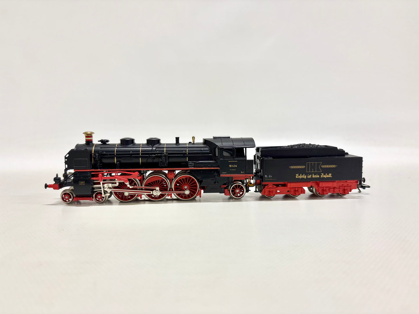 Märklin 01500 Dampflok Br 18 434 "Erfolg ist kein Zufall" DR AC H0