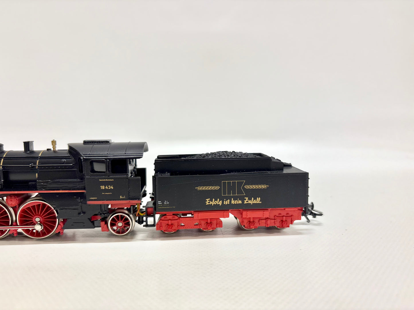 Märklin 01500 Dampflok Br 18 434 "Erfolg ist kein Zufall" DR AC H0