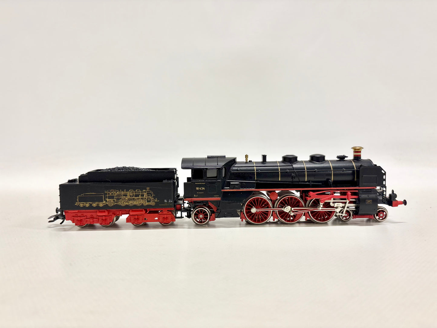 Märklin 01500 Dampflok Br 18 434 "Erfolg ist kein Zufall" DR AC H0
